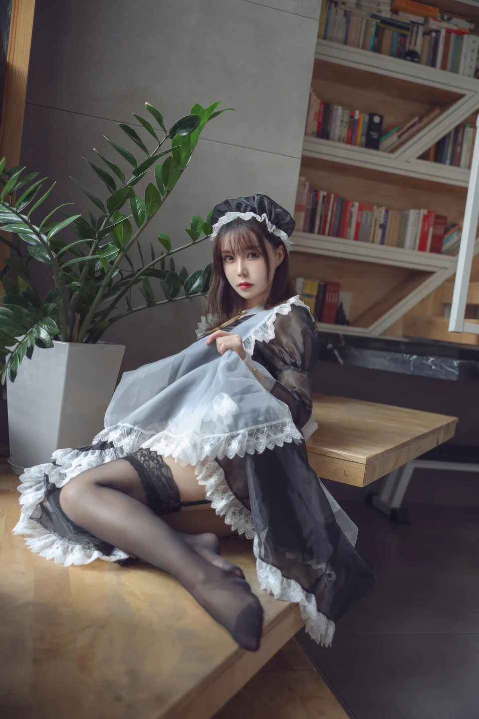 亚马逊鲶鱼 - No.025 黑色透明女仆 [33P-193MB]